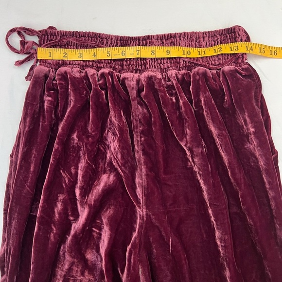 By Anthropologie Red Velvet Joggers Tapered Cuffs Pants M - Picture 8 of 9